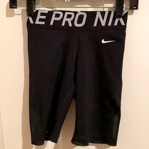 Nike woman Pro 7” black high rise shorts